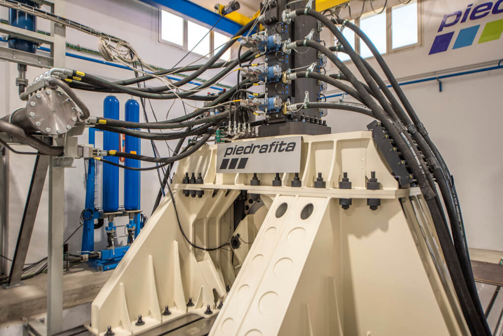 Testing suspension facility for performing suspension characteristic testing of military vehicles 