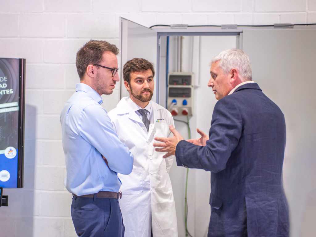 Three people talking about the importance of the quality of defence industry partners